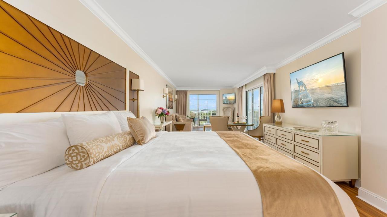 La Beachfront Hotel