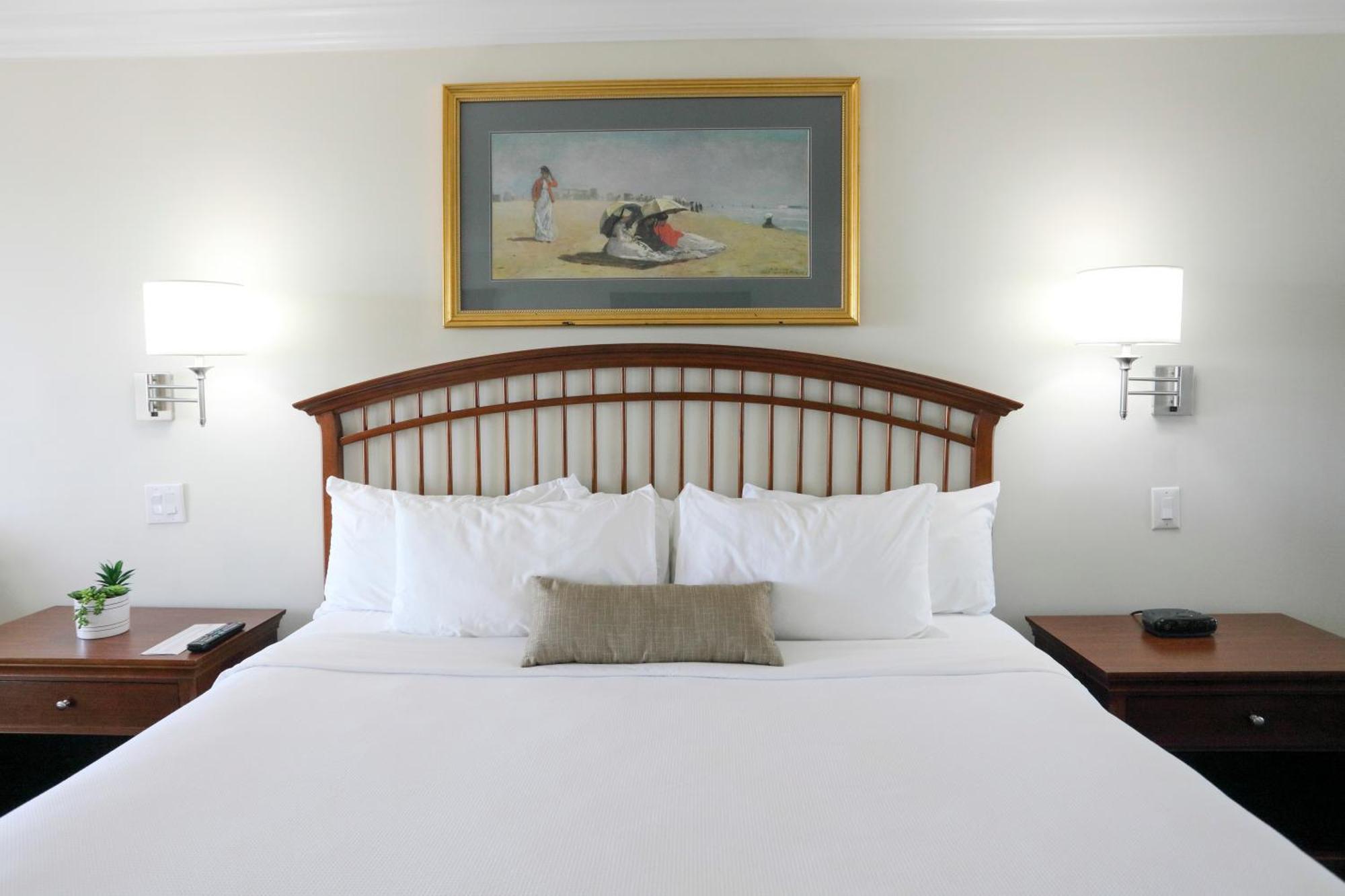 La Beachfront Hotel