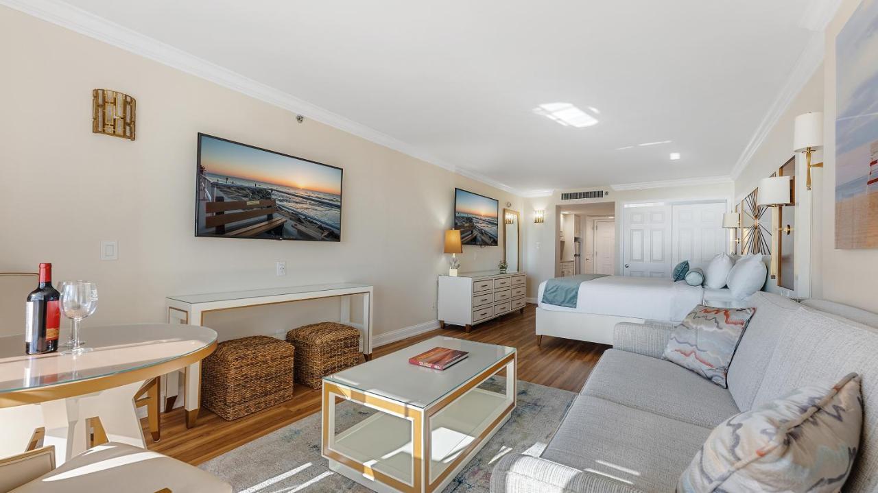 La Beachfront Hotel 4*