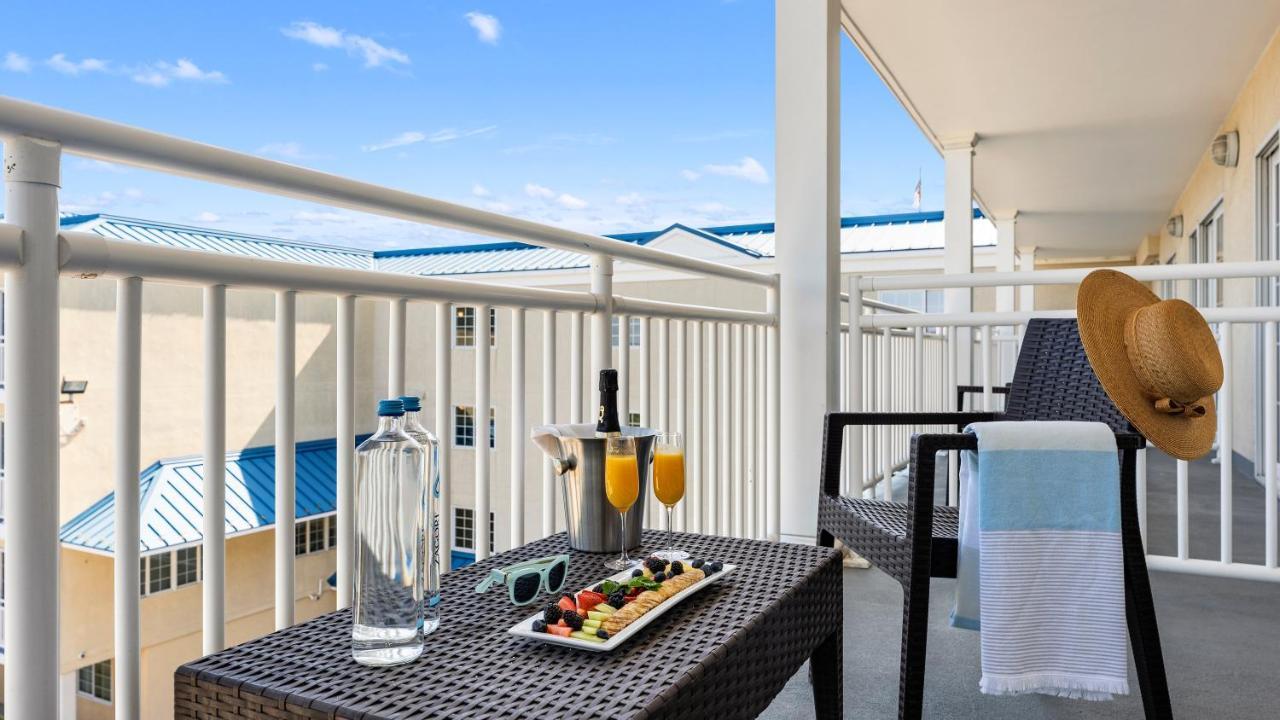 La Beachfront Hotel 4*