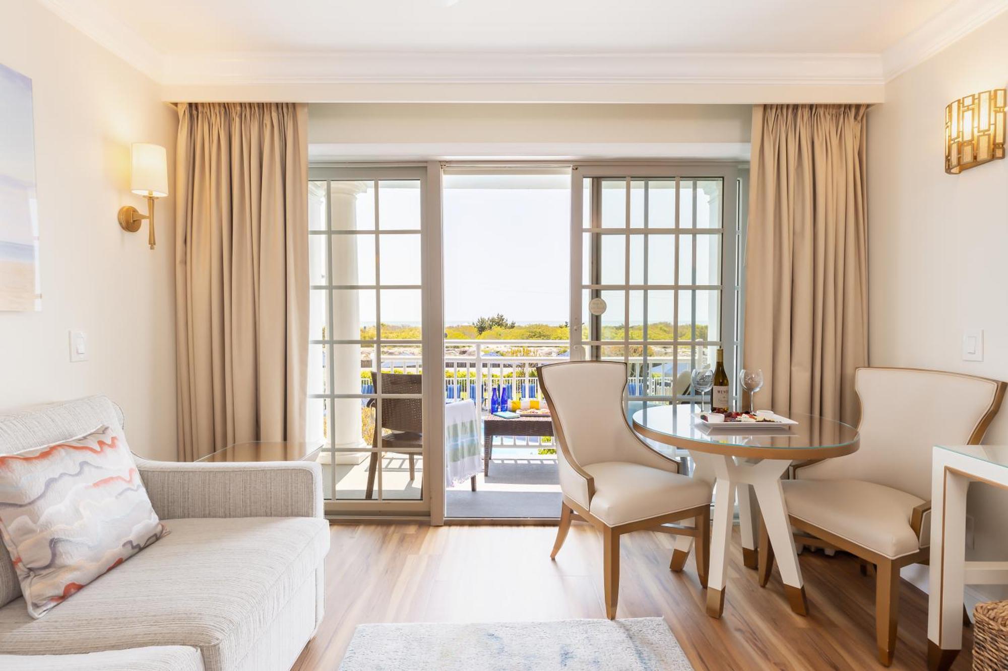 Hotel La Beachfront