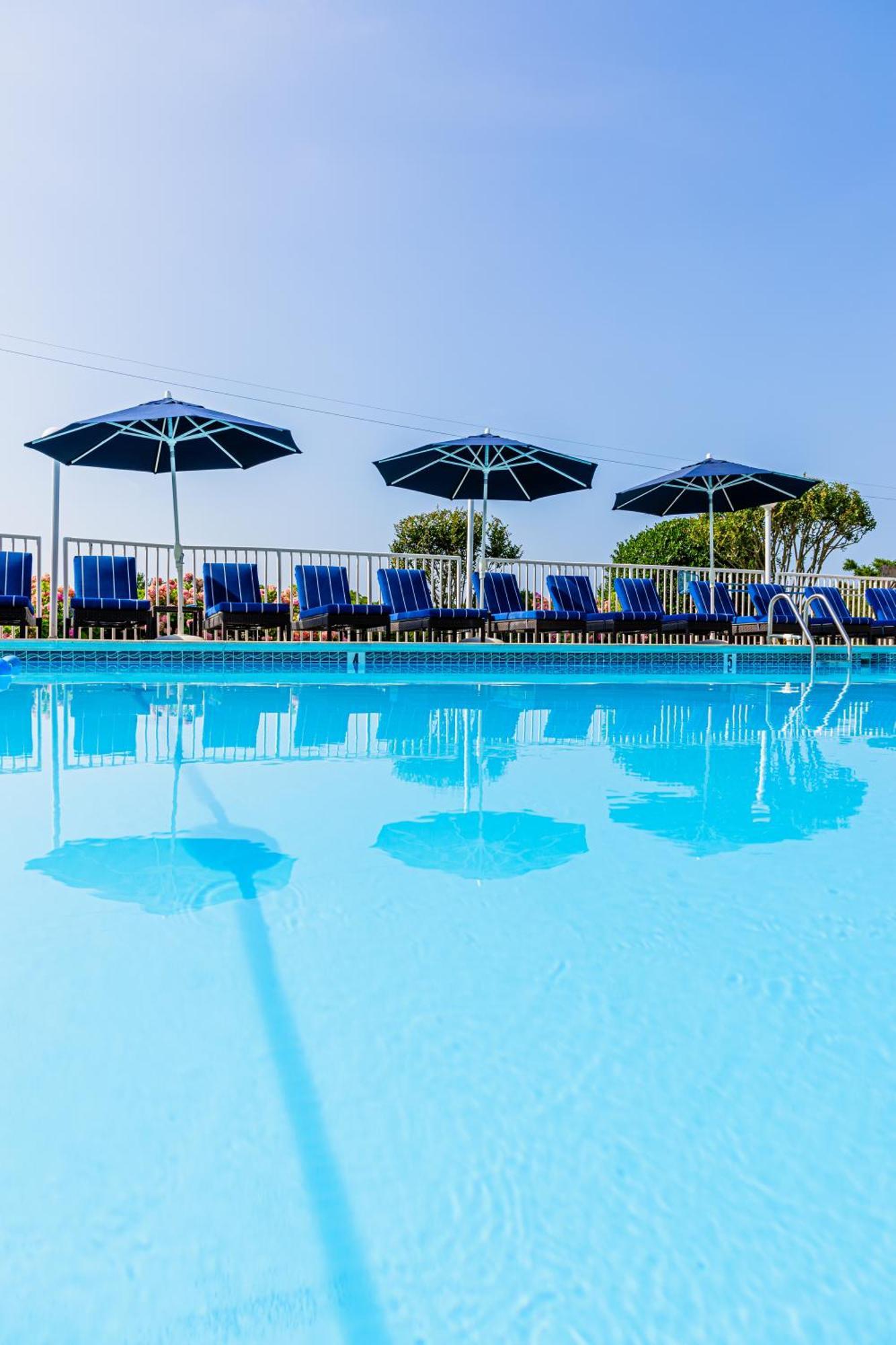 La Beachfront Hotel 4*